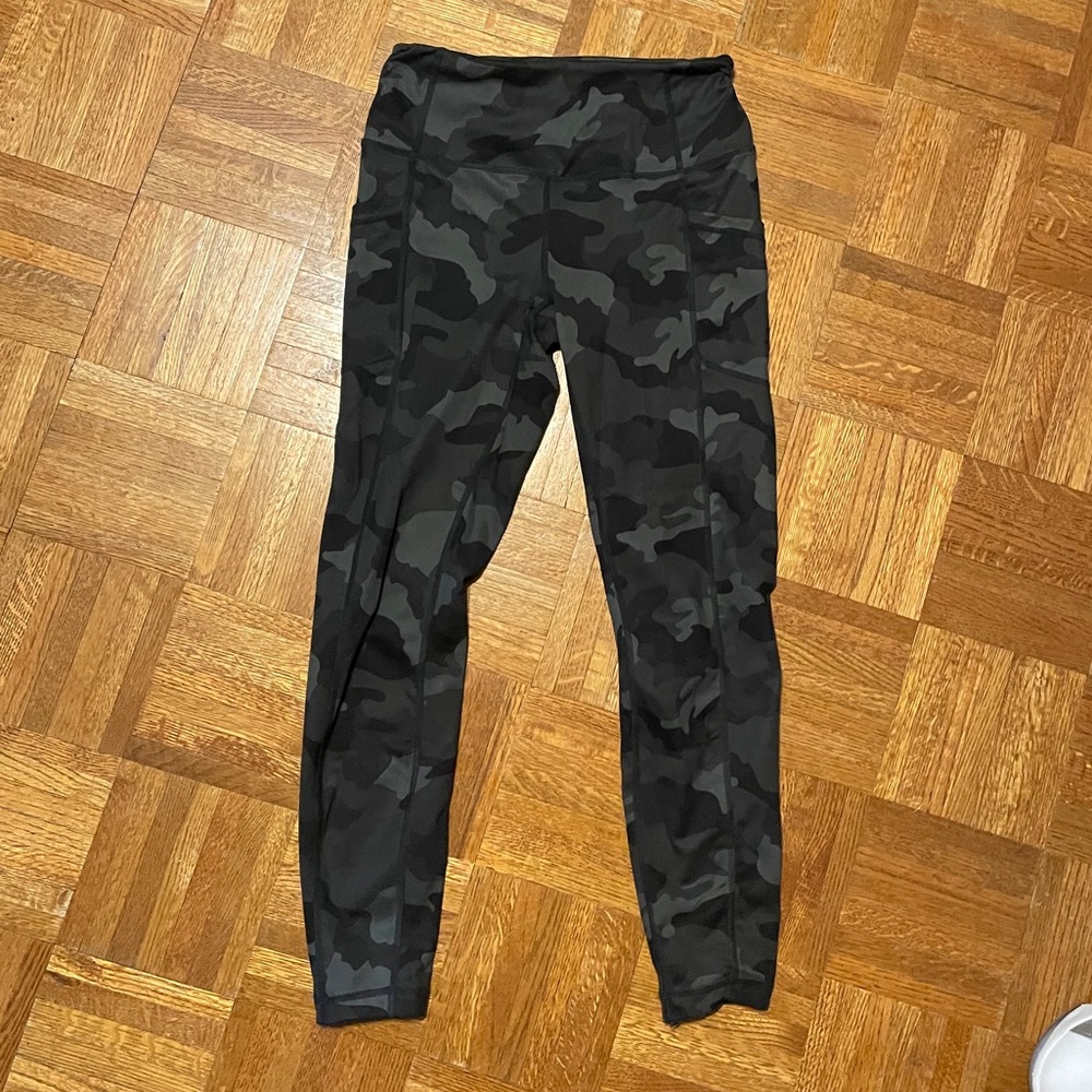 Camo capris